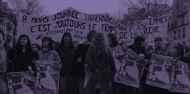 Des femmes manifestants pour leurs droits